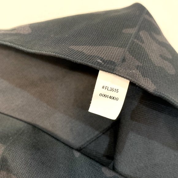 NWOT Spanx Look At Me Now Seamless Leggings in Black Camo M - Picture 6 of 10